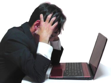 仕事で能力不足を感じて悩む30代