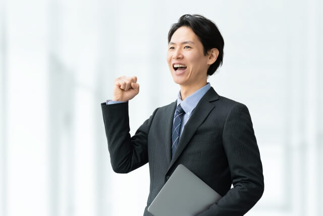 30代からの転職で男性が成功しているイメージ